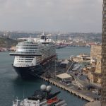 Mein Schiff 2 liegt vor Valletta